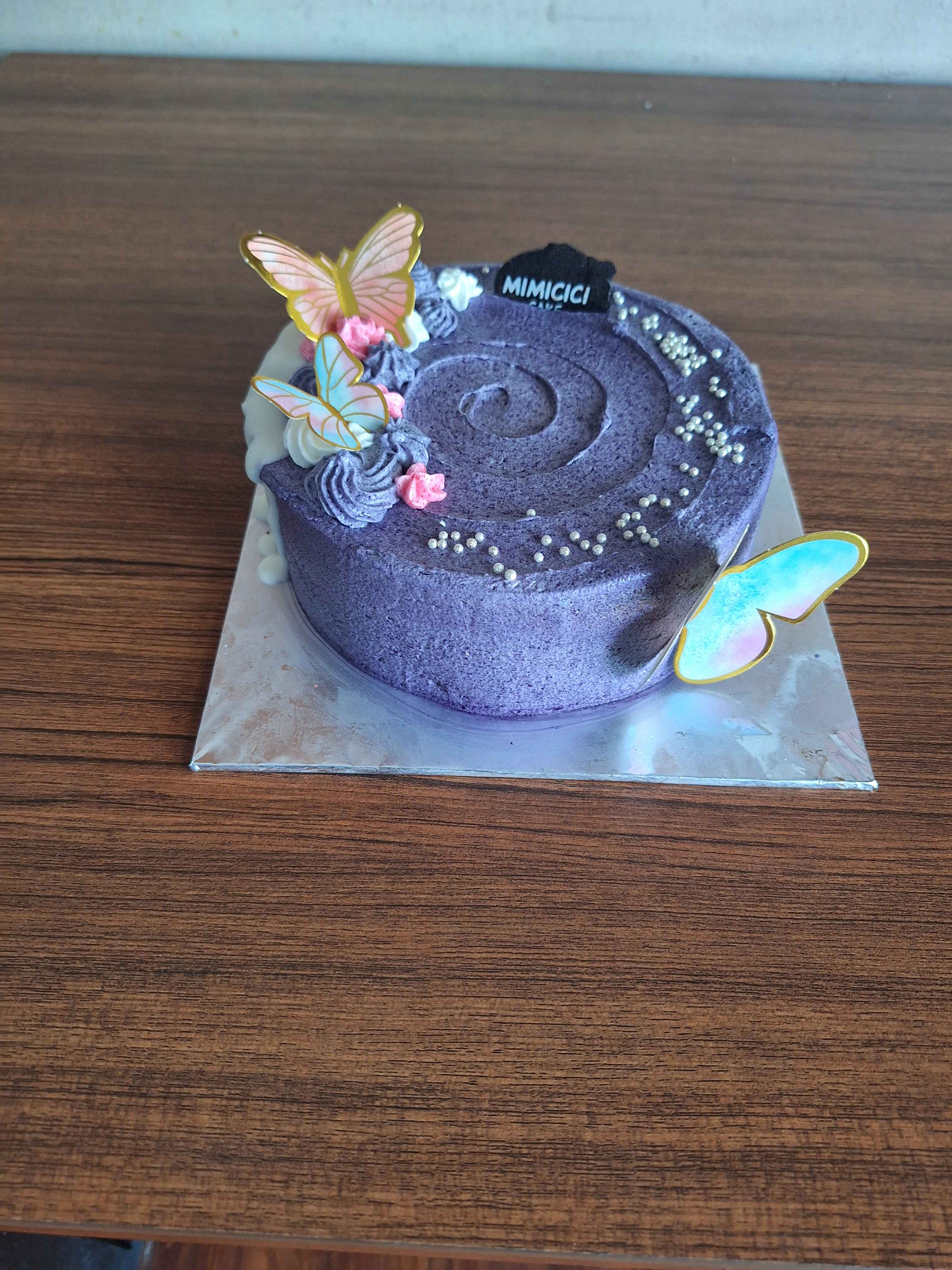 Butterfly Cake Purple dengan Coklat Putih